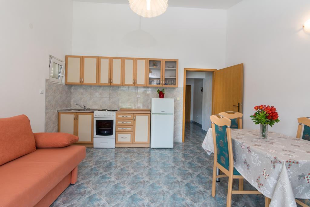 Apartments Mirko Vinišće Habitación foto