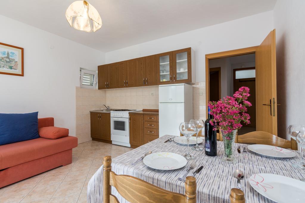 Apartments Mirko Vinišće Habitación foto